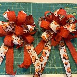 Two thanksgiving bows